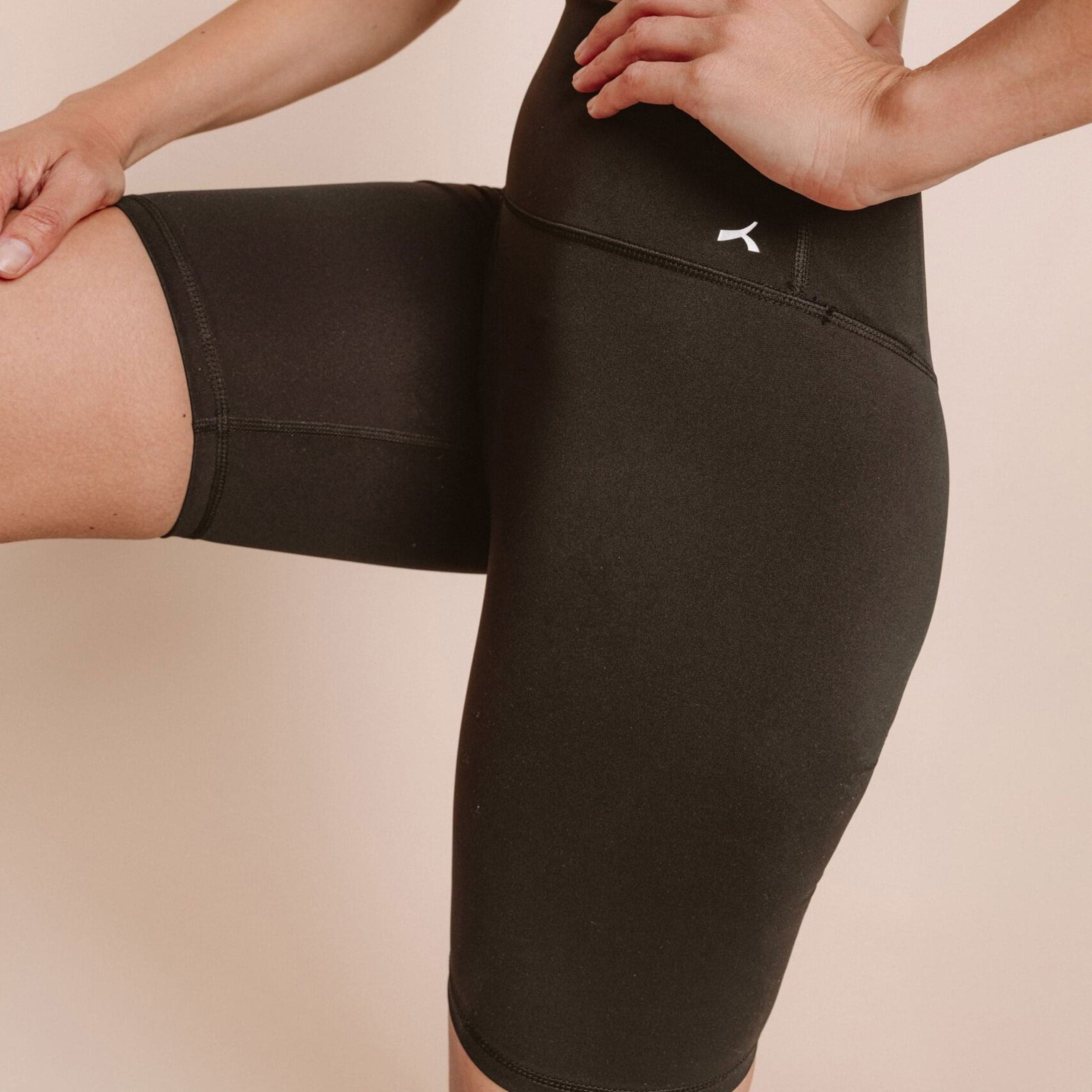 Short cycliste de sport taille haute noir femme